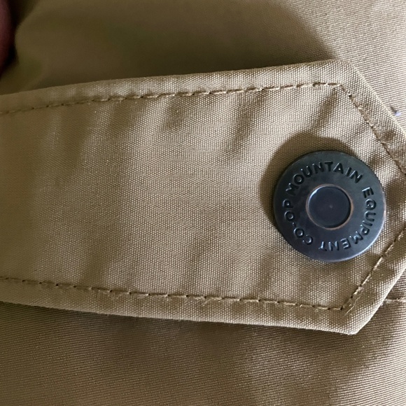 EUC MEC Gore-Tex 100% Waterproof Raincoat - Women's Large - Picture 10 of 12